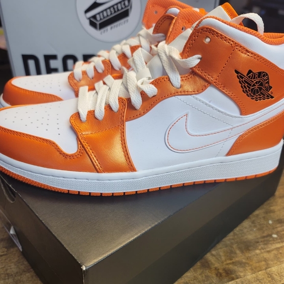 AIR JORDAN 1 MID main image 6